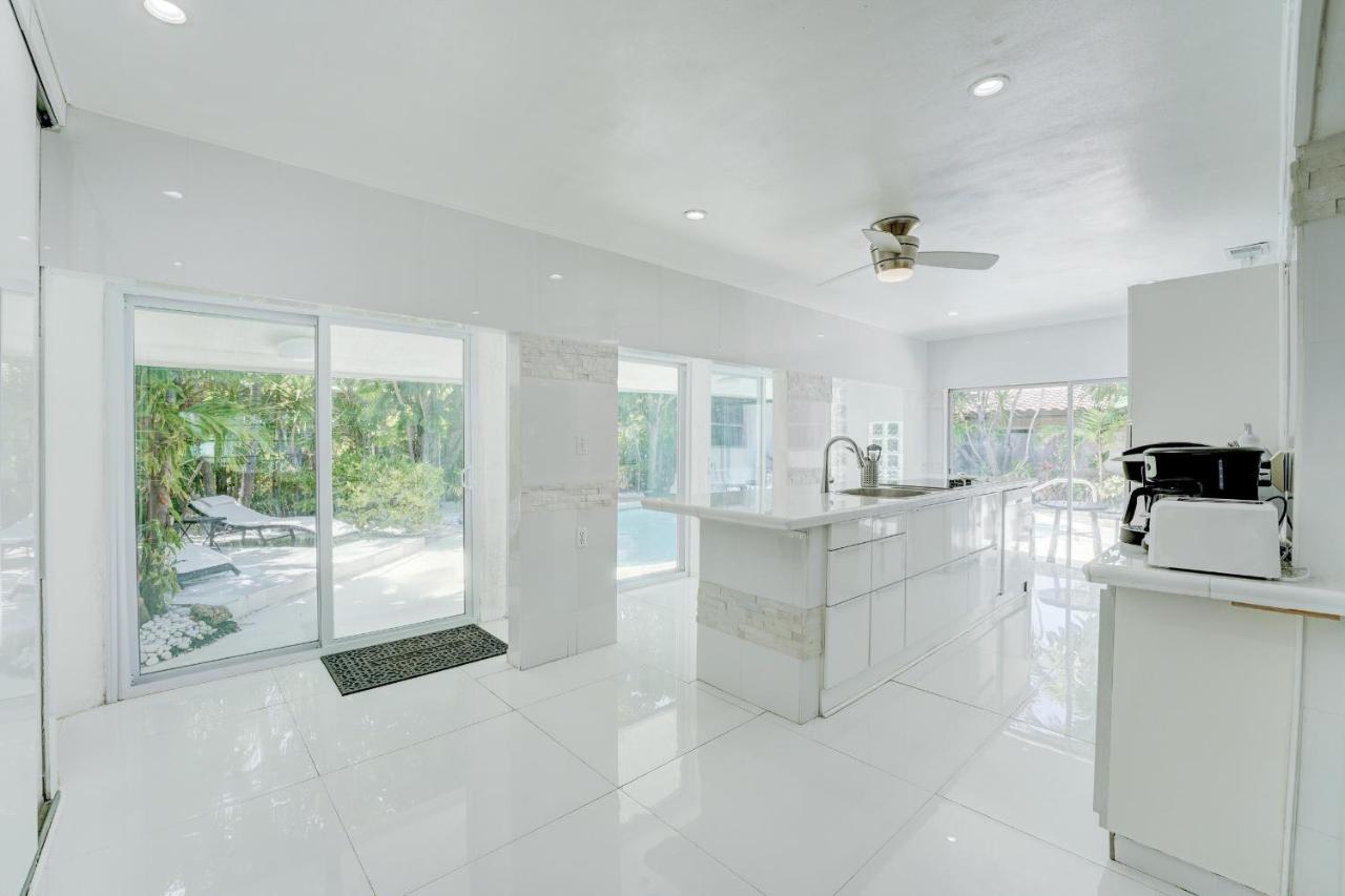 Luxury Tropical Oasis! Huge Saltwater Pool! 1 Mile To Beach! Villa Fort Lauderdale Exterior photo