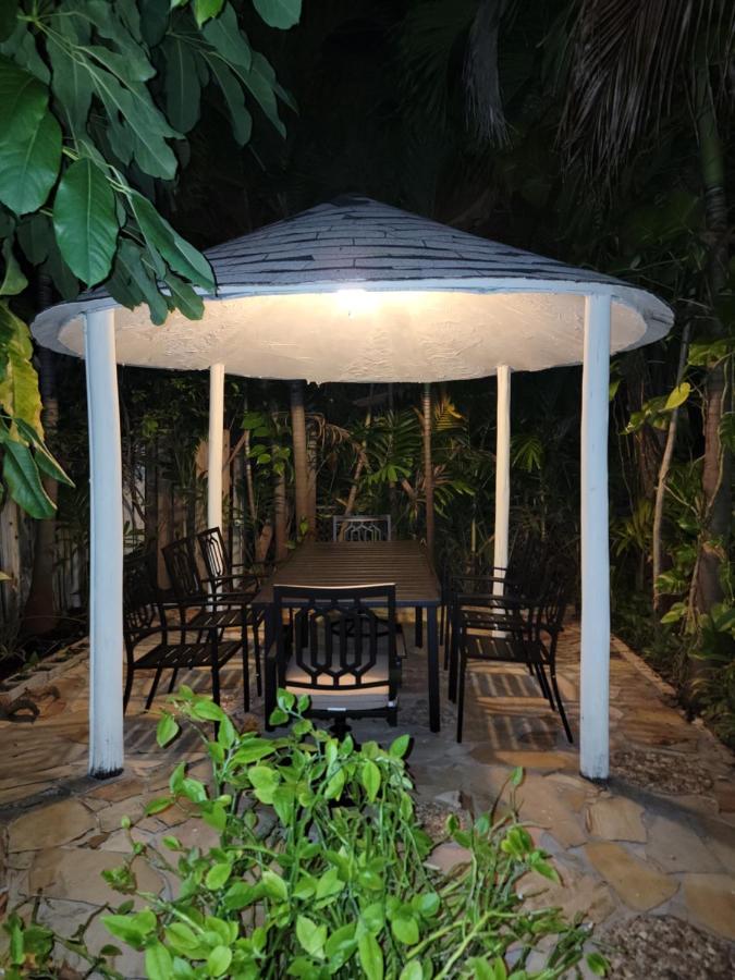 Luxury Tropical Oasis! Huge Saltwater Pool! 1 Mile To Beach! Villa Fort Lauderdale Exterior photo